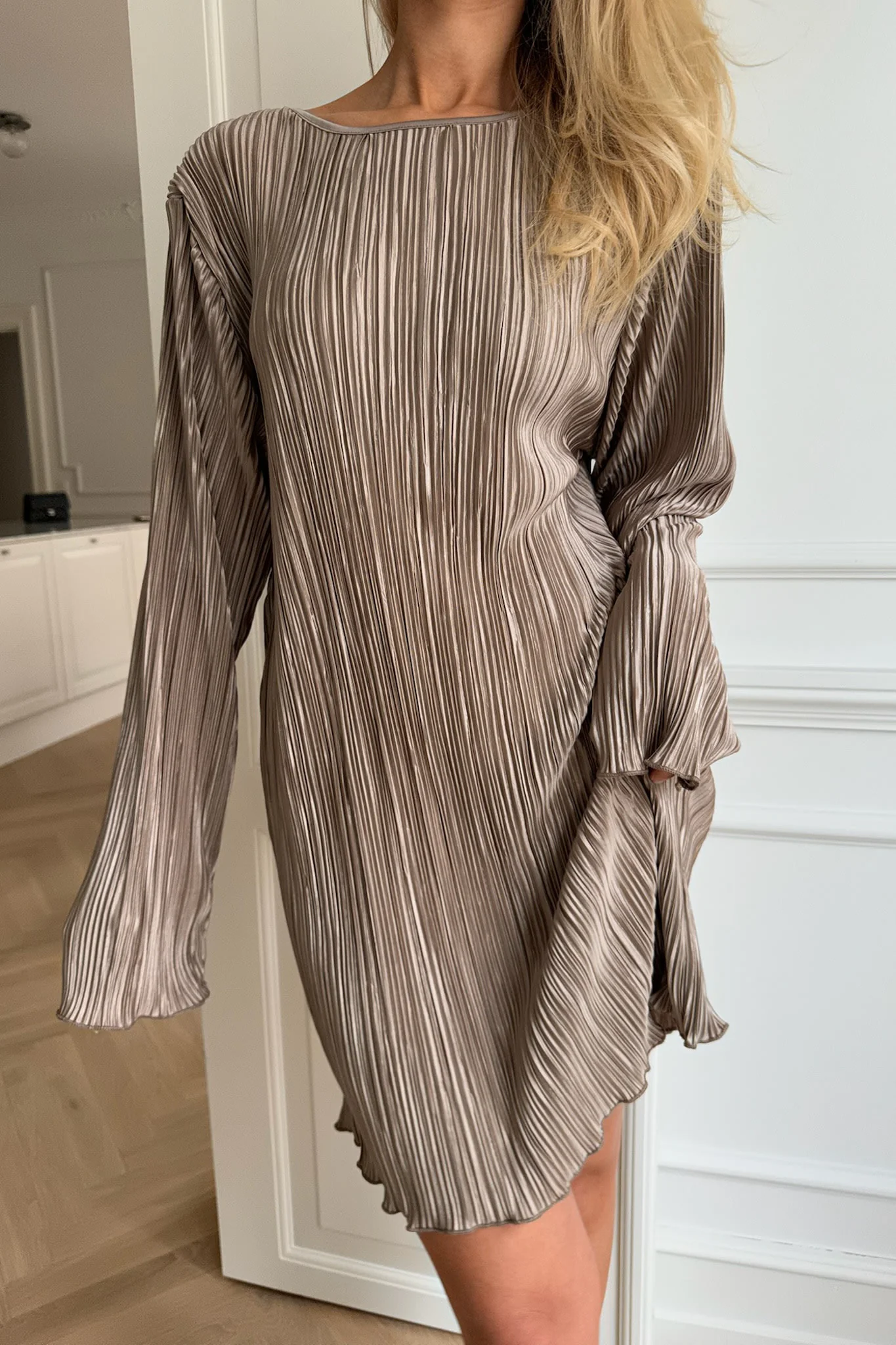 KellyIC Plissé Dress - Light Brown
