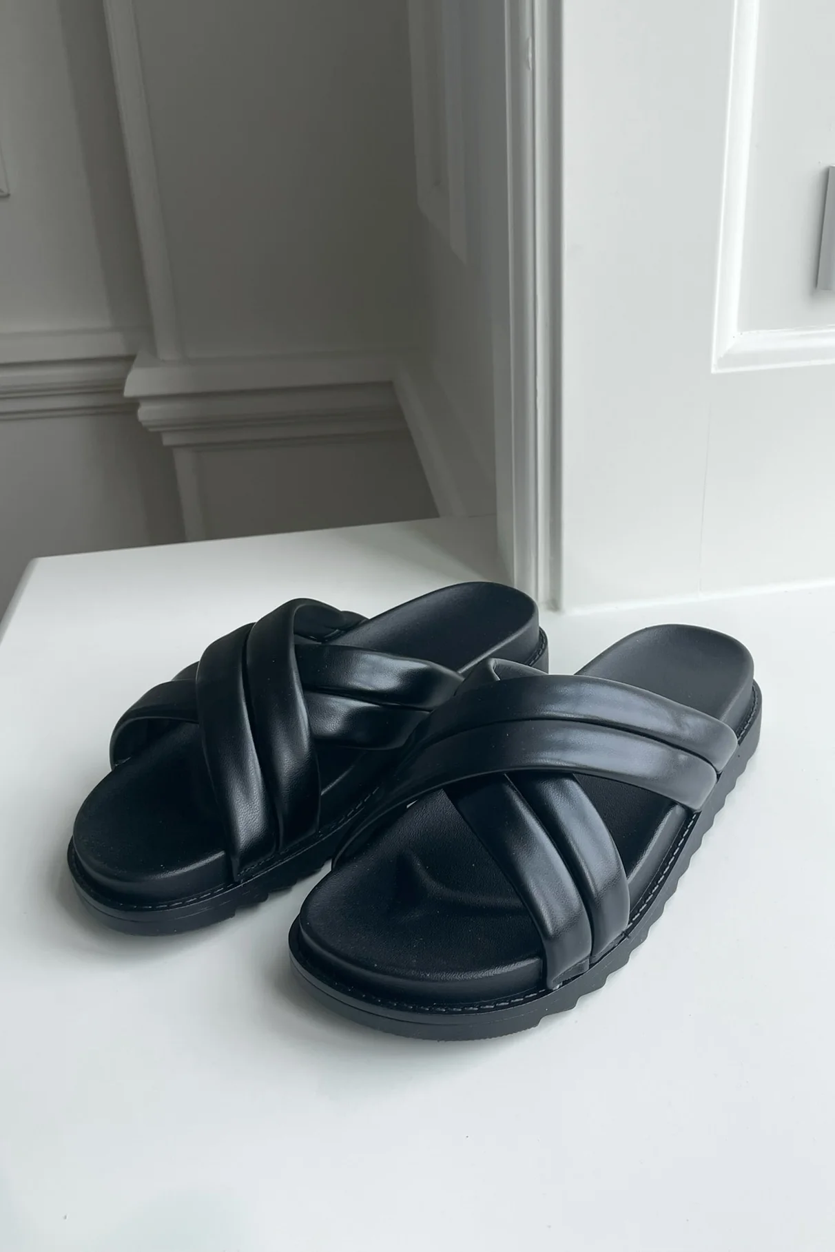 HM5009 Palma Slippers - Black
